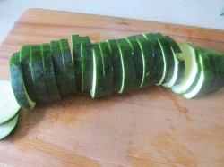 Кабачки на гриле с оливковым маслом с петрушкой