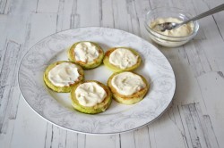 Кабачки на сковороде с майонезом