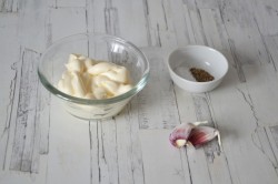 Кабачки на сковороде с майонезом