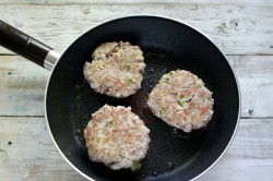 Кабачки с фаршем на сковороде