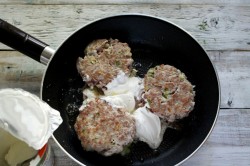 Кабачки с фаршем на сковороде