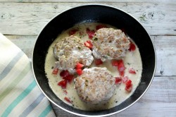 Кабачки с фаршем на сковороде