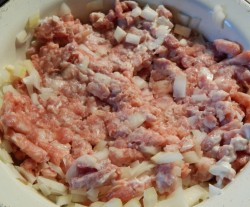 Кабачки с фаршем в духовке с помидорами - шаг 3 Кабачки с фаршем в духовке с помидорами - шаг 3