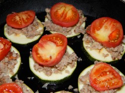 Кабачки с фаршем в духовке с помидорами - шаг 6 Кабачки с фаршем в духовке с помидорами - шаг 6