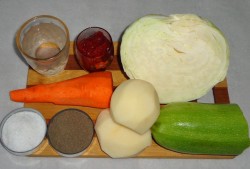 Кабачки с капустой и картошкой в мультиварке