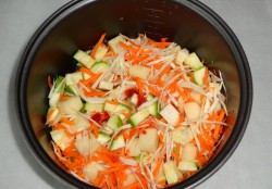 Кабачки с капустой и картошкой в мультиварке