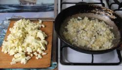 Кабачки с луком и творогом