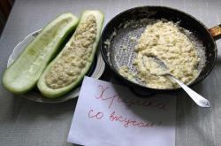 Кабачки с луком и творогом