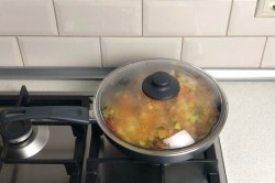 Кабачки с овощами на сковороде - шаг 11