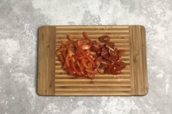 Кабачки с овощами на сковороде - шаг 4