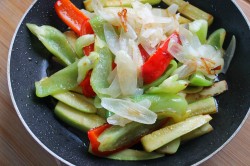 название картинки Кабачки тушеные с болгарским перцем