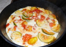 Кабачки с помидорами и чесноком в духовке