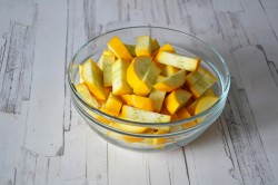 название картинки Кабачки с помидорами на сковороде