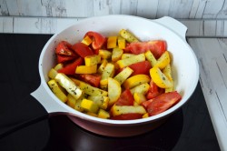 название картинки Кабачки с помидорами на сковороде