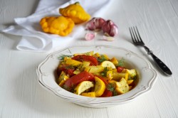 название картинки Кабачки с помидорами на сковороде