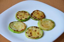 Кабачки жареные с сыром и чесноком - шаг 9 Кабачки жареные с сыром и чесноком - шаг 9