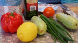 Жареные кабачки с томатами и болгарским перцем - шаг 1 Жареные кабачки с томатами и болгарским перцем - шаг 1