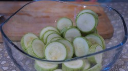 Жареные кабачки с томатами и болгарским перцем - шаг 2 Жареные кабачки с томатами и болгарским перцем - шаг 2