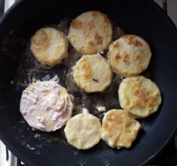 название картинки Кабачки с яйцом на сковороде