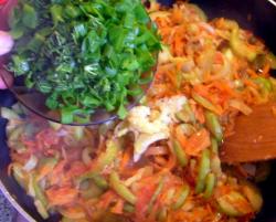 название картинки Тушеные кабачки с помидорами, морковью