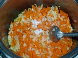 Кабачки тушеные с морковью и луком