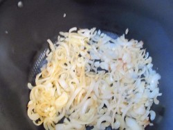 Кабачки тушеные в сметане в мультиварке - шаг 4