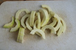 Кабачки в кляре на сковороде с чесноком - шаг 2 Кабачки в кляре на сковороде с чесноком - шаг 2