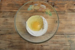 Кабачки в кляре на сковороде с чесноком - шаг 3 Кабачки в кляре на сковороде с чесноком - шаг 3