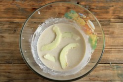 Кабачки в кляре на сковороде с чесноком - шаг 6 Кабачки в кляре на сковороде с чесноком - шаг 6