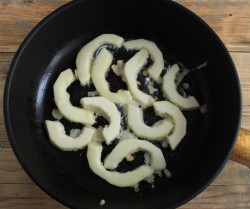 Кабачки в кляре на сковороде с чесноком - шаг 7 Кабачки в кляре на сковороде с чесноком - шаг 7