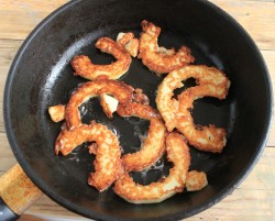 Кабачки в кляре на сковороде с чесноком - шаг 8 Кабачки в кляре на сковороде с чесноком - шаг 8