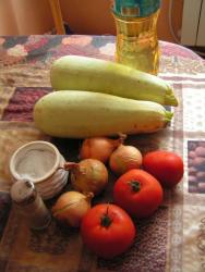 Вегетарианские тушеные кабачки и помидоры в мультиварке