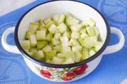 Кабачки в томате на зиму