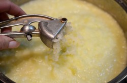 название картинки Икра кабачковая с чесноком и томатной пастой и майонезом на