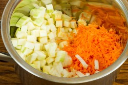 название картинки Кабачковая икра с томатной пастой и луком на зиму