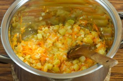 название картинки Кабачковая икра с томатной пастой и луком на зиму