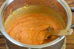 название картинки Кабачковая икра с томатной пастой и луком на зиму