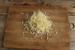 Кабачковые оладьи с сыром - шаг 2 Кабачковые оладьи с сыром - шаг 2