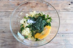 Кабачковые оладьи с сыром - шаг 3 Кабачковые оладьи с сыром - шаг 3