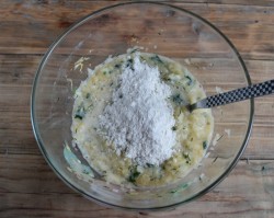 Кабачковые оладьи с сыром - шаг 4 Кабачковые оладьи с сыром - шаг 4