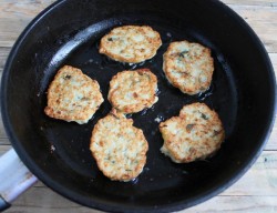 Кабачковые оладьи с сыром - шаг 7 Кабачковые оладьи с сыром - шаг 7