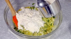 название картинки Кабачковые чебуреки с начинкой из грибов и сыра