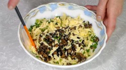 название картинки Кабачковые чебуреки с начинкой из грибов и сыра