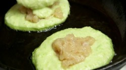 название картинки Кабачковые оладьи с фаршем внутри