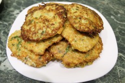 название картинки Кабачковые оладьи с цельнозерновой мукой с кунжутом