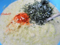 Рулетики из кабачков с куриным филе и овощами в духовке