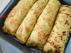 Рулетики из кабачков с куриным филе и овощами в духовке