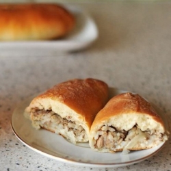 Пирожки с рыбными консервами и рисом