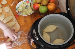 Пирожки в мультиварке с капустой