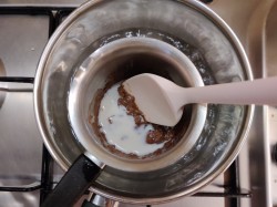 название картинки Как растопить шоколад для торта в домашних условиях - 2 способа